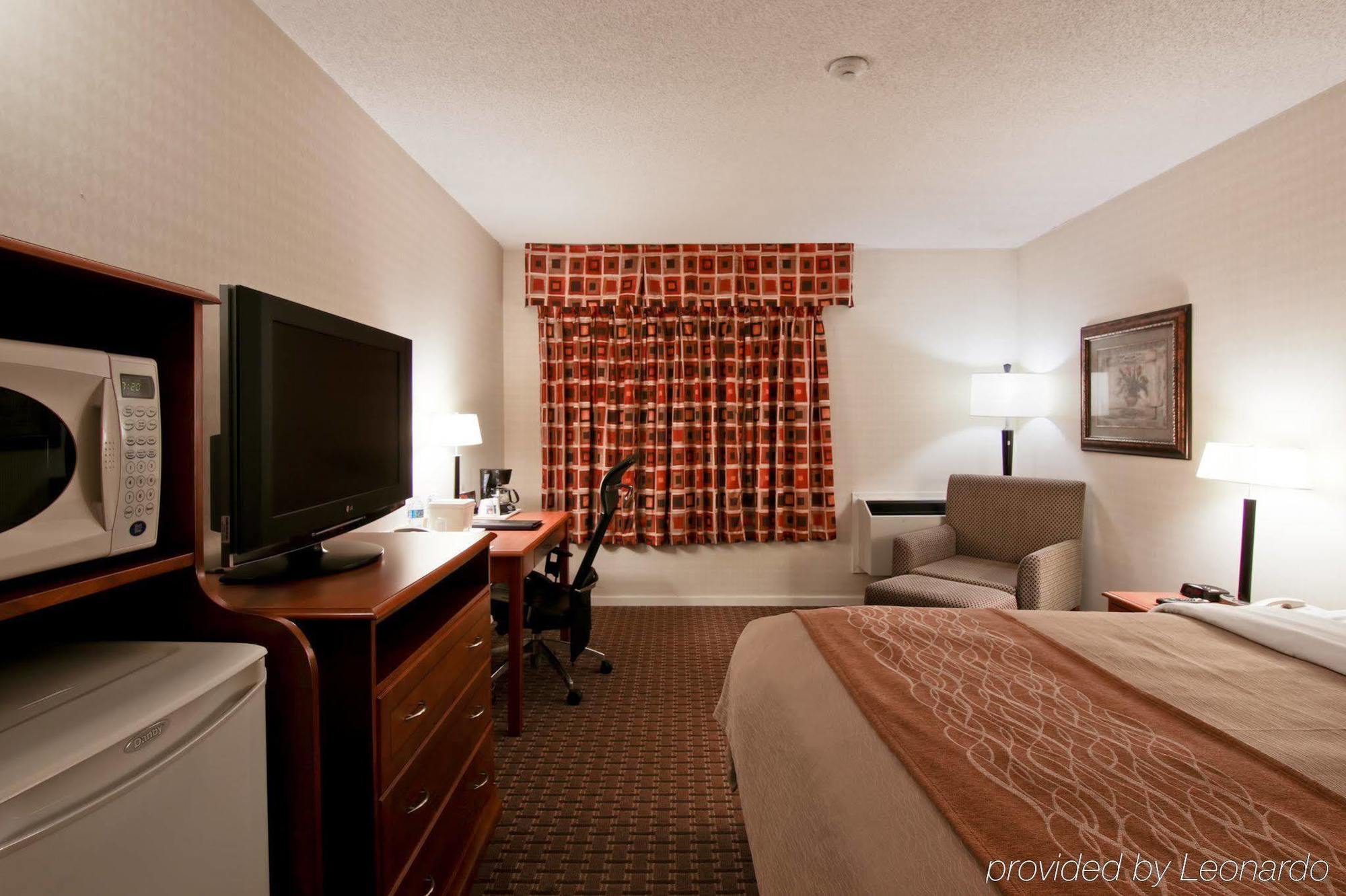 Spark By Hilton Toronto 3*