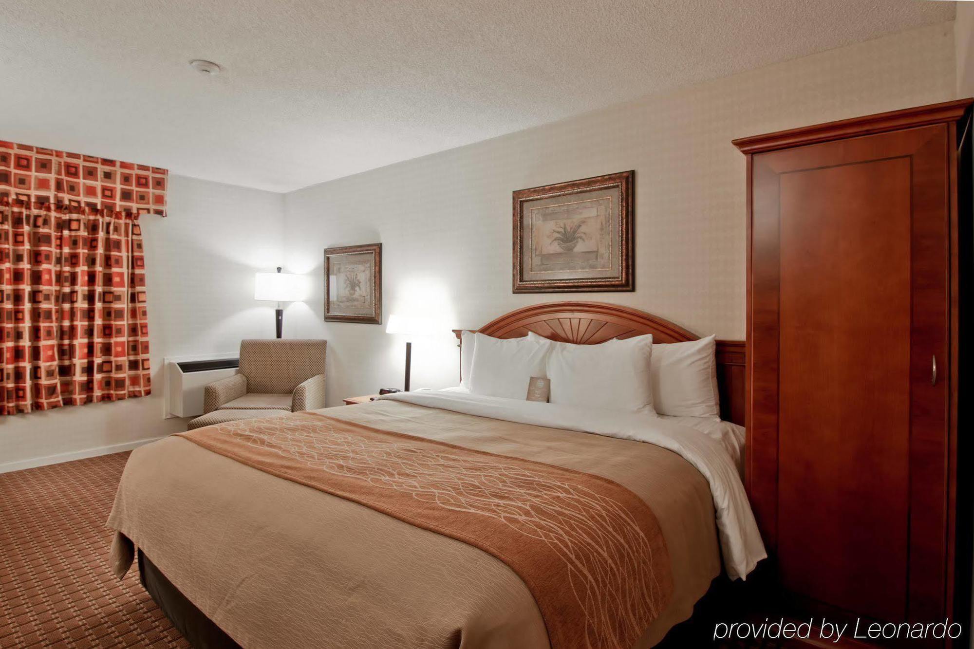 Spark By Hilton Toronto 3*